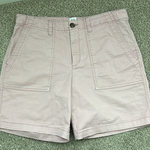Gap Girlfriend Kahki Shorts size 6